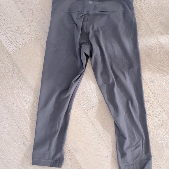 Lulu lemon grey capri pant - Picture 2 of 3